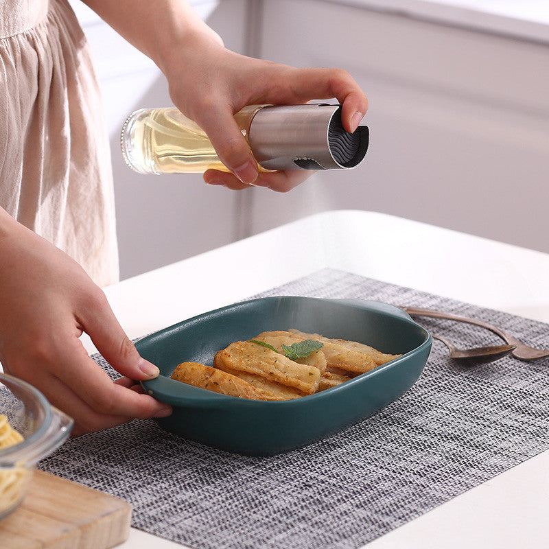 Durable and squeezable kitchen condiment bottle, perfect for dispensing ketchup, mustard, oil, sauce, and dressings with precision.