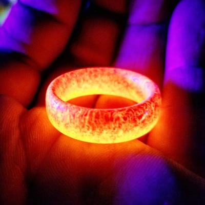 Stylish unisex luminous ring that glows in the dark, trendy jewelry for men and women, perfect for parties, nightlife, and fashion accessories